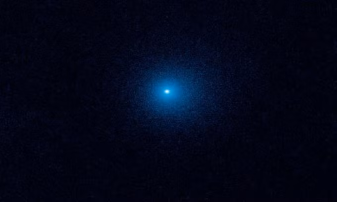 Vào thời điểm ấy, sao chổi khổng lồ này lập kỷ lục khi trở thành sao chổi hoạt động ở xa nhất, cách Mặt Trời 2,4 tỷ km, ngoài quỹ đạo của sao Thổ.