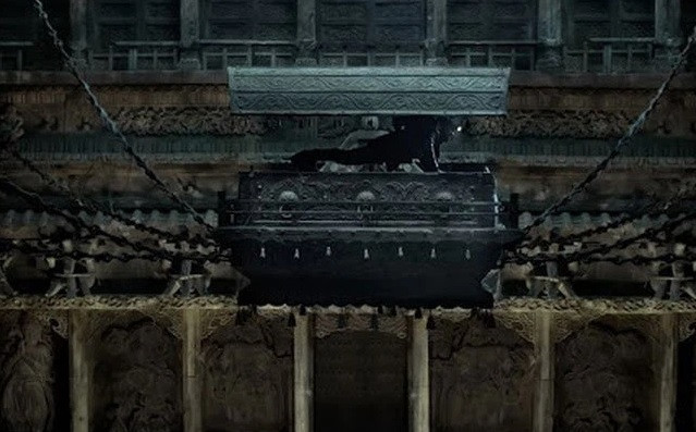 Vào tháng 10/2005, trong quá trình thi công ký túc xá trong khuôn viên trường Cao đẳng Chính Đức ở thành phố Nam Kinh, Trung Quốc, các công nhân tình cờ phát một ngôi mộ cổ. Theo đó, họ nhanh chóng thông báo với giới chức trách và các chuyên gia.