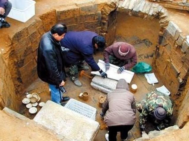 Những tín đồ Đạo giáo thời xưa tin rằng khi ở trên cao, con người sẽ bất tử. Vì vậy, thi hài người quá cố được đặt ở vị trí cao hơn so với mặt đất.