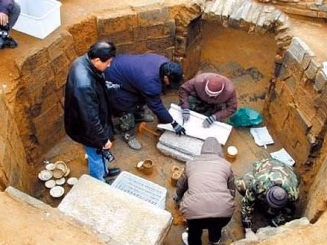 Những tín đồ Đạo giáo thời xưa tin rằng khi ở trên cao, con người sẽ bất tử. Vì vậy, thi hài người quá cố được đặt ở vị trí cao hơn so với mặt đất.