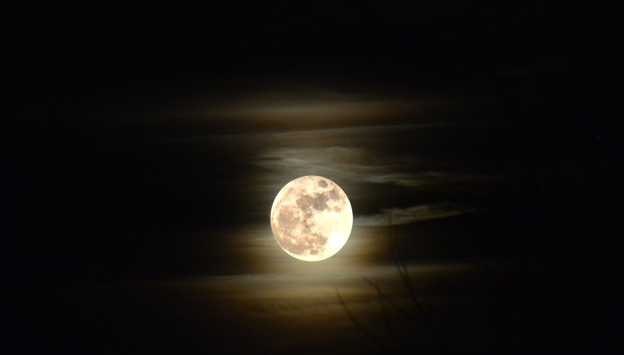 Thêm nữa, mùa trăng đặc biệt này còn được biết đến với cái tên Trăng Sấm Sét hoặc Trăng Rơm.