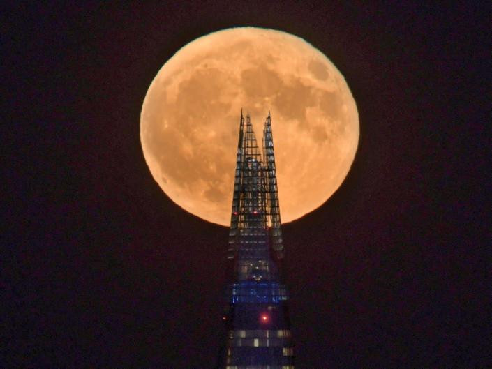 Siêu trăng vào đêm 13, rạng sáng 14/7 là siêu trăng thứ hai trong tổng số 3 siêu trăng xuất hiện trong năm 2022.