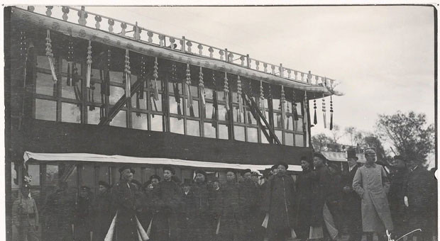 Trong những năm cuối đời, Từ Hy Thái Hậu sớm chuẩn bị cho hậu sự của mình. Vì vậy, tang lễ của bà được tiến hành đúng theo di nguyện là hoành tráng, long trọng hơn cả tang lễ dành cho hoàng đế.