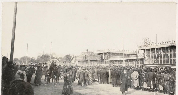 Quan tài chứa thi hài Từ Hy Thái Hậu được nhiều người chú ý nhất. Nguyên do là bởi có tới 128 người khiêng quan tài. Thêm nữa, quan tài được mạ vàng. Một số lời đồn đại trong dân gian kể rằng, bên trong cỗ quan tài của Từ Hy thái hậu có nhiều bảo vật quý giá được tùy táng cùng bà như: 2.500 viên ngọc trai, 6.000 viên ngọc, 203 viên đá quý màu trắng...