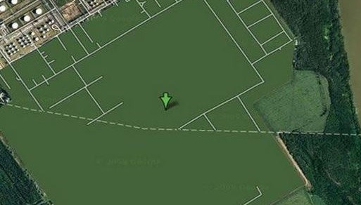 Nhà máy lọc dầu Szazhalombatta ở Hà Lan được Google Maps làm mờ bằng màu xanh.