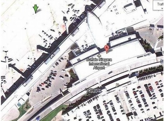 Thay vì làm mờ, Google Maps tăng độ sáng sân bay quốc tế Buffalo Niagara lên nhiều lần. Dù công chúng phóng to lên cũng không thể nhìn rõ khu vực này.