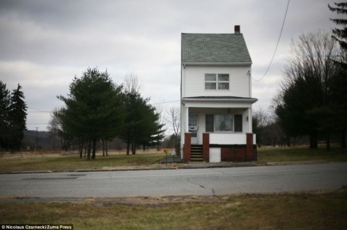 Kể từ đó, dân số thị trấn Centralia ngày càng tăng lên. Theo ước tính, vào đầu thế kỷ 20, khoảng 2.500 người sinh sống tại nơi này. Cuộc sống tại thị trấn này khá nhộn nhịp.