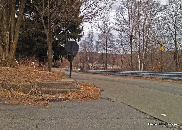 Thế nhưng, một sự kiện lớn xảy ra vào tháng 5/1962 đã làm thay đổi cuộc sống của người dân Centralia. Khi ấy, người dân trong thị trấn thực hiện dọn dẹp và đốt rác để chuẩn bị chào đón Ngày Tưởng Niệm. Đây là công việc thường niên.