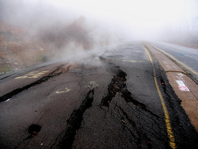Bưu chính Mỹ vô hiệu hóa mã bưu chính của thị trấn này từ năm 2002. Đến năm 2013, một thỏa thuận được thiết lập để cho phép những người còn lại có thể tiếp tục sống trong thị trấn với điều kiện, là khi họ qua đời, quyền sử dụng nhà ở sẽ được chuyển cho chính quyền liên bang. Năm 2018, chỉ có 6 cư dân sinh sống tại Centralia.