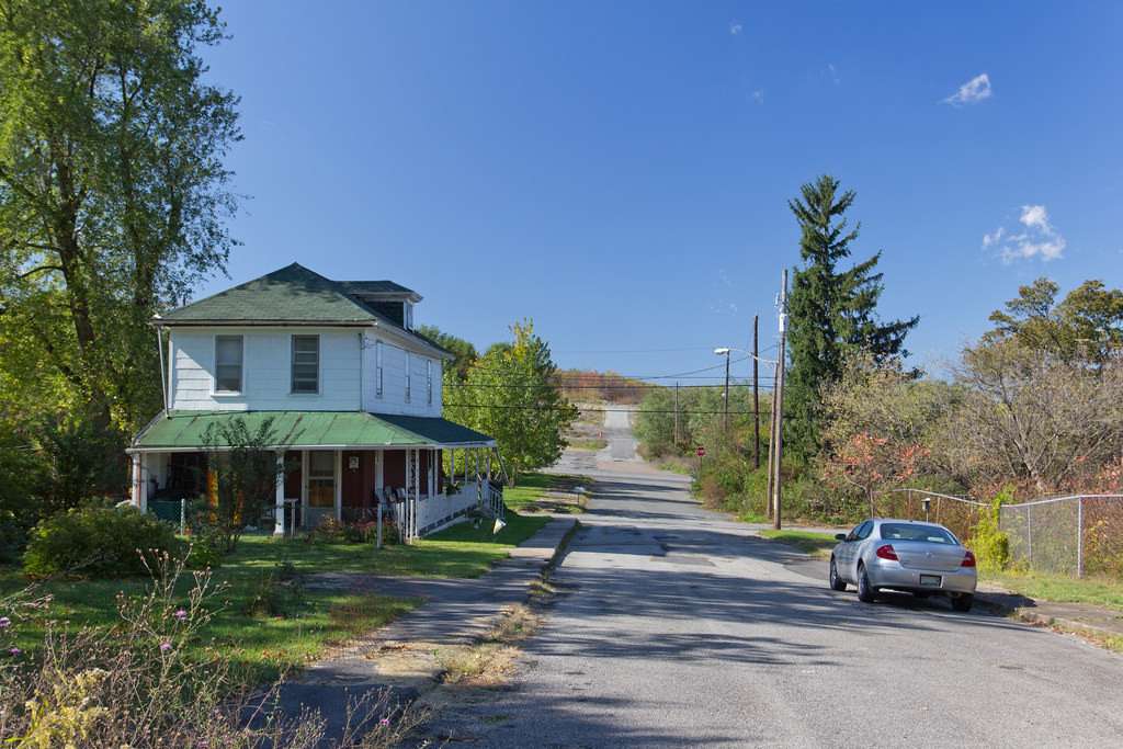 Khu vực được chọn để đốt rác năm 1962 là một mỏ than cũ không còn sử dụng. Thế nhưng, không ai ngờ sự việc này mở đầu cho một vụ cháy mãi không thể dập tắt.