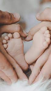 Hai trường hợp này đều được các bác sĩ tiến hành phẫu thuật tách rời chân thành công khi còn nhỏ. Nhờ vậy, các em có thể đi lại trên hai chân và có cuộc sống bình thường như mọi người.