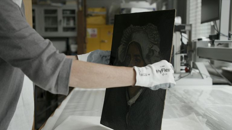 Danh họa nổi tiếng người Hà Lan Vincent Van Gogh thường xuyên sử dụng lại các bức tranh sơn dầu của mình hoặc vẽ trên mặt trái của những bức tranh này.