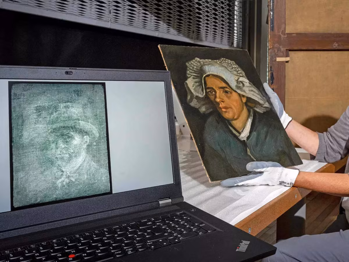 Sau khi xem kỹ hình vẽ ẩn dưới bức tranh "Head of a Peasant Woman", bà Stevenson và các đồng nghiệp cho rằng đó chính là chân dung tự họa của Van Gogh.