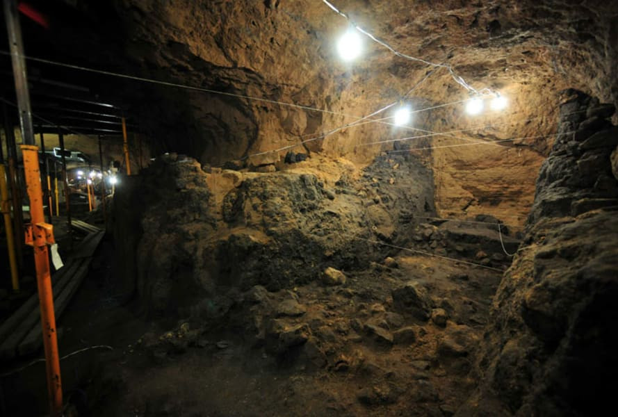 Với phát hiện thủy ngân bên dưới kiến trúc cổ xưa này, các nhà khảo cổ tin rằng, người Aztec đã tạo ra dòng sông thủy ngân tượng trưng cho sông hồ ở thế giới ngầm.