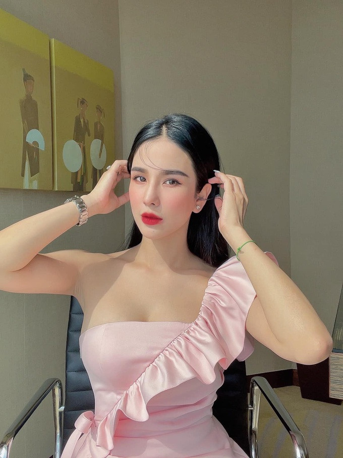 Bên cạnh công việc kinh doanh ngày càng phát triển, người đẹp vẫn dành thời gian cho một vài hoạt động nghệ thuật vì đam mê (Ảnh: Facebook nhân vật).