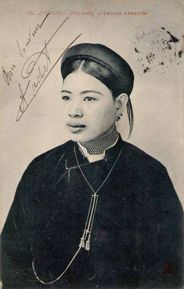 Một phụ nữ xuất thân trong gia đình giàu có ở Hải Phòng hồi đầu thế kỷ 20.