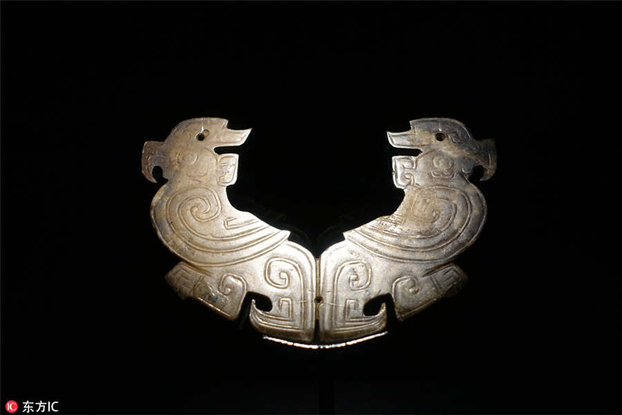 Không chỉ là nữ tướng dũng mãnh, thiện chiến, được binh sĩ nể phục, Phụ Hảo còn đóng vai trò quan trọng khi phụ trách nhiều hoạt động tế lễ quan trọng của triều đình. Nữ tướng này qua đời trước hoàng đế Vũ Đinh nên được chồng chôn cất trong lăng mộ lớn.