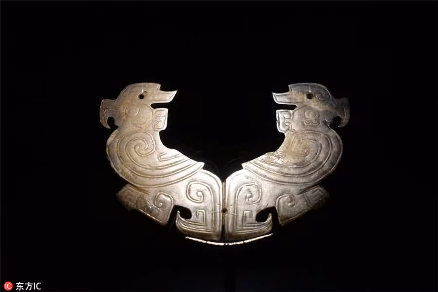 Không chỉ là nữ tướng dũng mãnh, thiện chiến, được binh sĩ nể phục, Phụ Hảo còn đóng vai trò quan trọng khi phụ trách nhiều hoạt động tế lễ quan trọng của triều đình. Nữ tướng này qua đời trước hoàng đế Vũ Đinh nên được chồng chôn cất trong lăng mộ lớn.