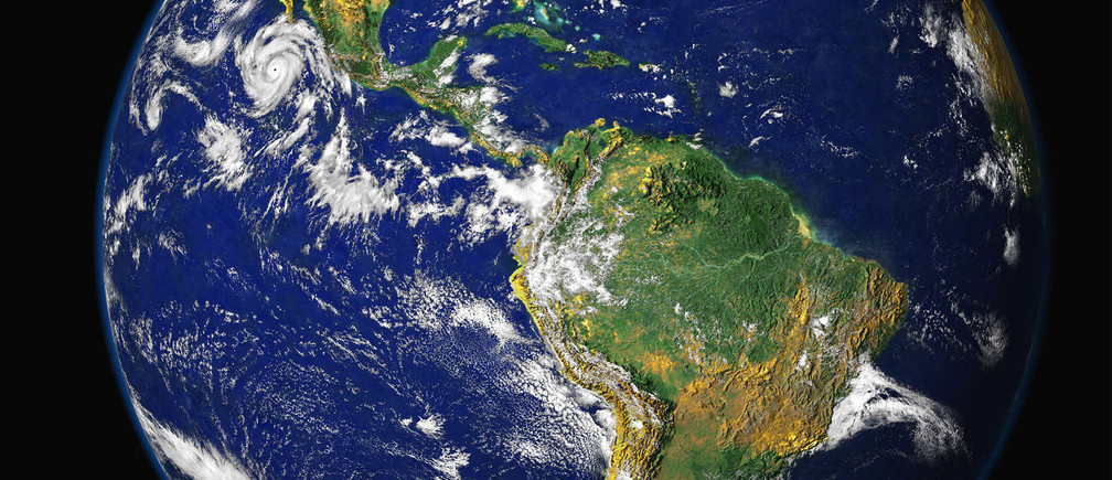 Mối nguy hiểm về cuộc đại tuyệt chủng thứ 6 không chỉ đến từ bản thân Trái đất mà còn đến từ những tác động của con người như vấn đề xả thải, ô nhiễm môi trường...