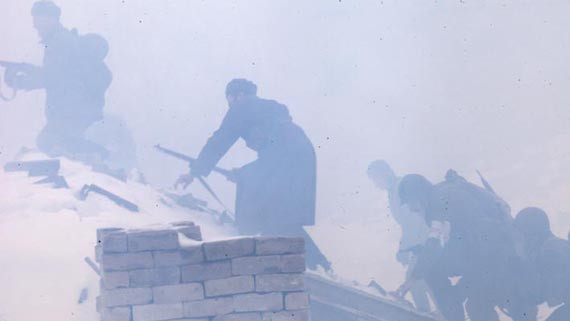 Dù cố gắng cầm cự nhưng không có thêm quân tiếp ứng nên Thống chế Friedrich Paulus vẫn không thể giúp quân Đức xoay chuyển tình thế. Cuối cùng, ông làm trái lệnh Hitler để bảo toàn mạng sống cho số binh lính dưới quyền còn lại.