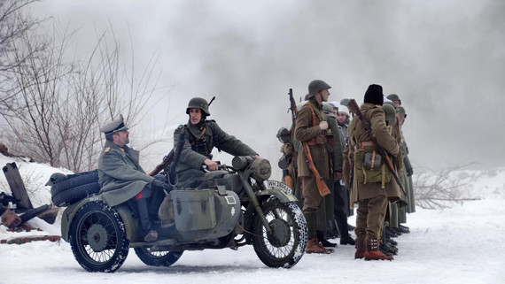 Trong 2 giai đoạn này, Liên Xô và Đức quốc xã thực hiện nhiều chiến dịch nhỏ nhằm đẩy lui lực lượng đối phương. Phát xít Đức triển khai lực lượng lớn cùng với nhiều vũ khí, khí tài quân sự nhằm sớm đánh bại Liên Xô, nắm quyền kiểm soát Stalingrad để tạo bàn đạp công phá Moscow.