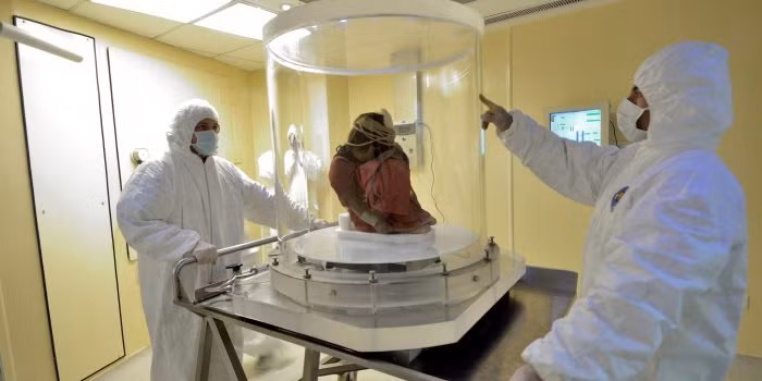 Theo các chuyên gia, trinh nữ trên đón nhận cái chết mà không cảm nhận được bất cứ sự đau đớn, lạnh lẽo hay sự sợ hãi nào. Thời tiết lạnh rét, độ cao, lượng oxy ít ỏi khiến thiếu nữ dần dần thiếp đi và có cái chết êm ái.