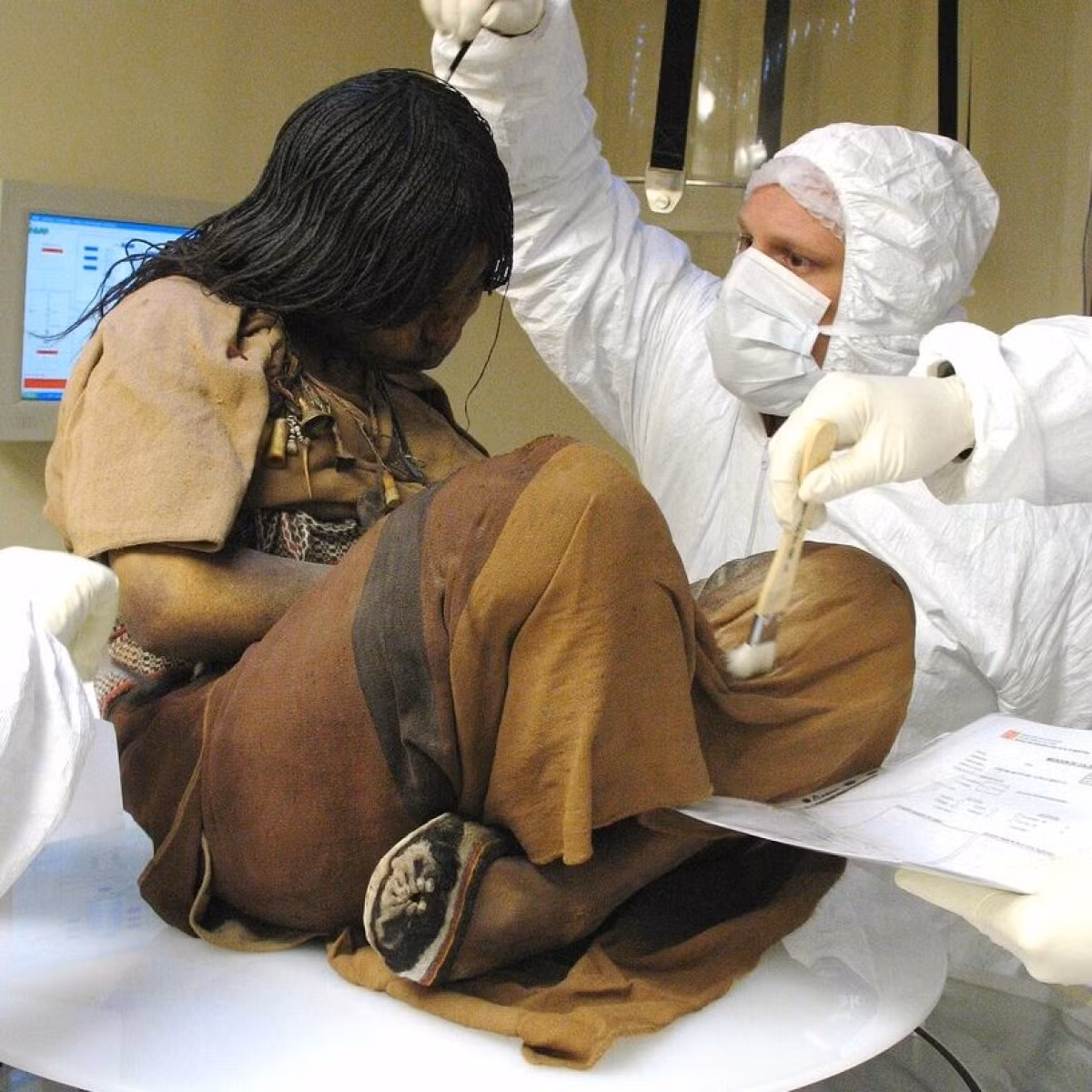 Kết quả kiểm tra xác ướp cho thấy thiếu nữ người Inca qua đời khi 13 tuổi. Thiếu nữ này sống cách đây khoảng 500 năm.