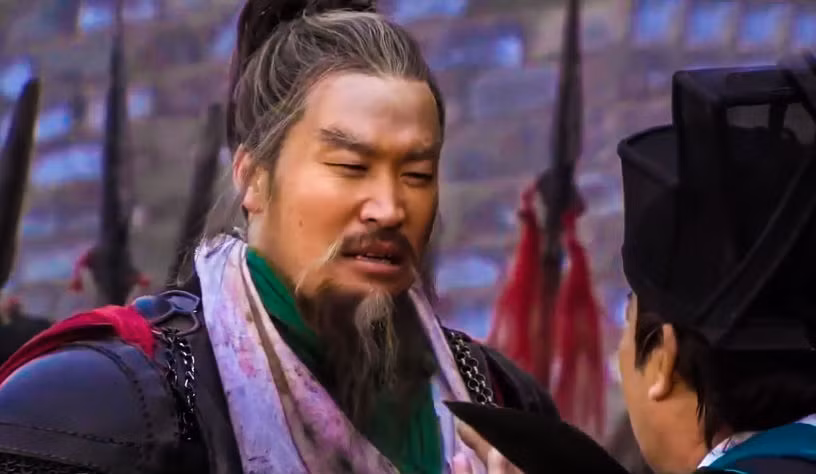 Để có những chiến tích huy hoàng này, Hô Diên Chước sử dụng hiệu quả 2 cây roi sắt. Binh khí này có chiều dài bằng một cánh tay. Nó được xem như cánh tay nối dài của Hô Diên Chước khiến kẻ địch chịu nhiều đau đớn khi bị đánh trúng.