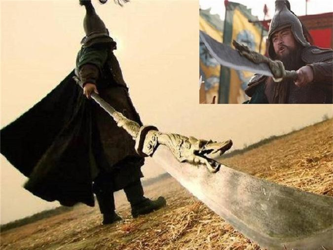 Quan Thắng sử dụng thanh Long đao vô cùng điêu luyện, thành thục và phát huy tối đa khả năng và sức mạnh của ông. Do đó, võ tướng này còn được gọi là Đại Đao Quan Thắng.