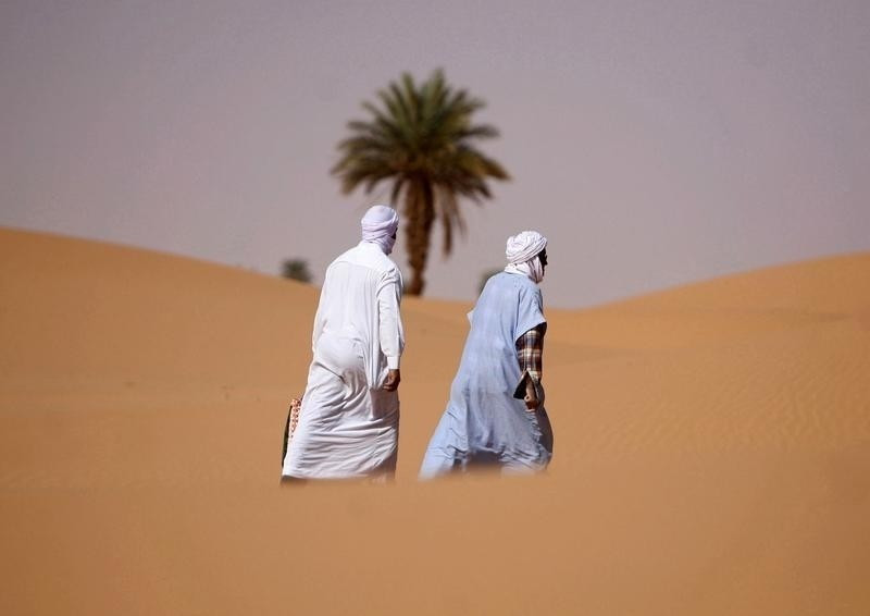 Việc sử dụng công nghệ radar có thể giúp các chuyên gia đo được độ sâu ở các địa điểm khác nhau tại sa mạc Sahara. Nhờ những dữ liệu thu thập được, họ xác định độ sâu trung bình của sa mạc Sahara là khoảng 150m.