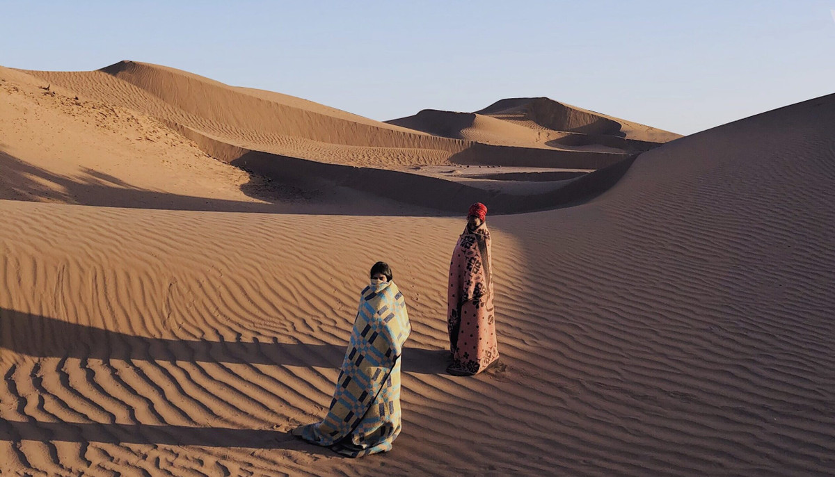 Khi nghiên cứu về sa mạc Sahara, các chuyên gia muốn xác định độ sâu. Sau khi bàn bạc, họ quyết định sử dụng công nghệ radar để đo độ sâu của sa mạc Sahara vì khó có thể dùng máy khoan hay đào trực tiếp xuống đáy để kiểm tra độ sâu.