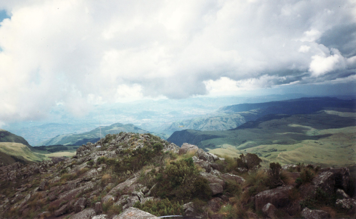 May mắn hơn Dada, 3 trường hợp mất tích đầu những năm 1980 đã được tìm thấy sau 4 ngày mất tích. Khi ấy, một quan chức cao cấp của chính phủ đi leo núi Nyangani cùng 2 người bạn. Họ mất tích bí ẩn suốt 4 ngày và đột ngột xuất hiện trước sự ngỡ ngàng của mọi người khi đang đi tìm kiếm.