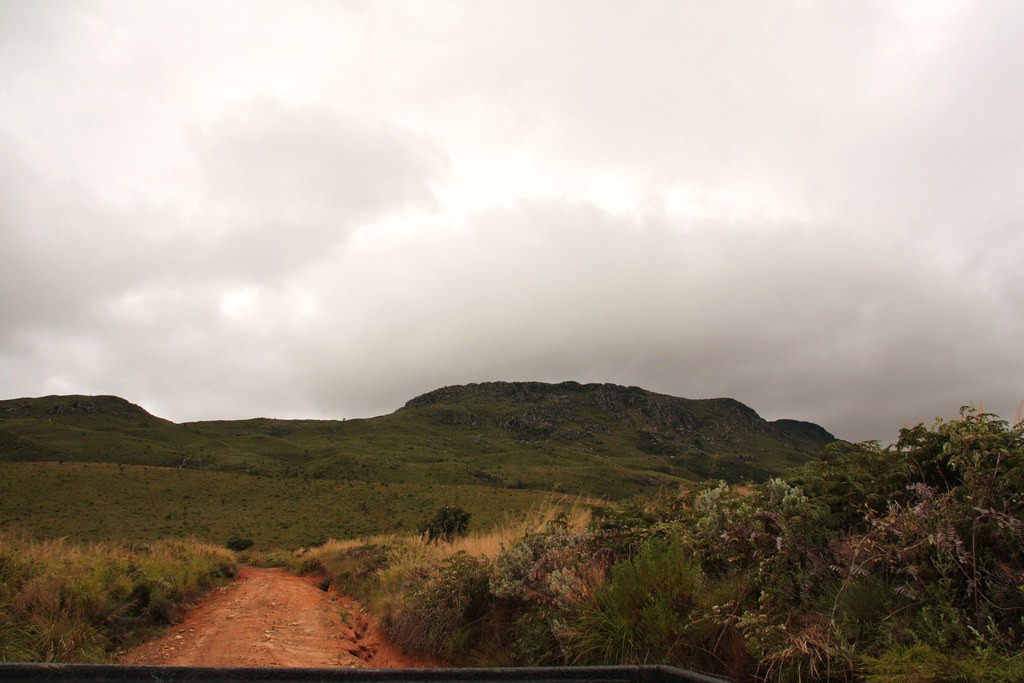 Trước những sự việc bí ẩn trên, một số người cho rằng những linh hồn trú ngụ trên núi gây ra. Nếu nạn nhân cư xử lịch sử thì sẽ sớm trở về nhà bình an vô sự. Tuy nhiên, đây chỉ là giả thuyết. Đến nay, các chuyên gia nỗ lực đi tìm lời giải cho những sự việc bí ẩn xảy ra ở núi Nyangani.