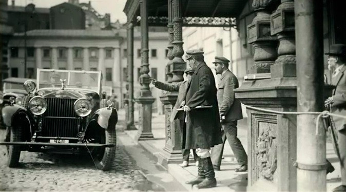 Trong thời gian từ năm 1922 - 1925, 73 chiếc Rolls-Royce 40/50 Silver Ghost được Liên Xô nhập khẩu từ Anh. Nó được dùng để chở các quan chức cấp cao Liên Xô. Nhà lãnh đạo Stalin là một trong những quan chức được đưa đón bằng chiếc Rolls-Royce 40/50 Silver Ghost.