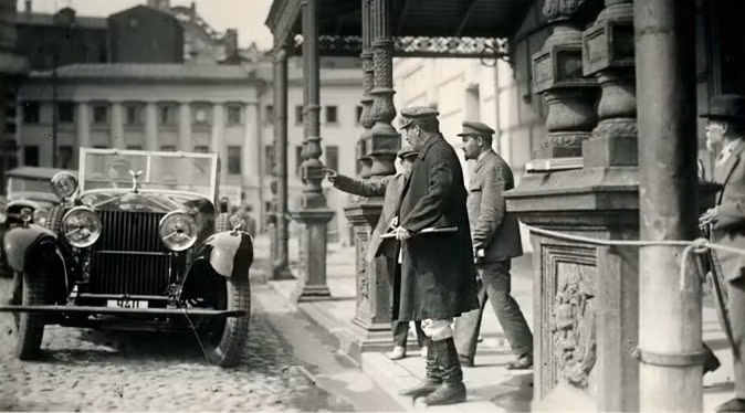 Trong thời gian từ năm 1922 - 1925, 73 chiếc Rolls-Royce 40/50 Silver Ghost được Liên Xô nhập khẩu từ Anh. Nó được dùng để chở các quan chức cấp cao Liên Xô. Nhà lãnh đạo Stalin là một trong những quan chức được đưa đón bằng chiếc Rolls-Royce 40/50 Silver Ghost.