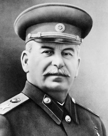Joseph Stalin tên thật là Iosif Vissarionovich Dzhugashvili. Ông tham gia Cách mạng tháng 10 Nga thành công. Sau đó, nhà lãnh đạo Stalin đã được giao các trọng trách khác nhau trong nhà nước Liên bang Xô Viết. Vào năm 1922, ông được bầu làm Tổng Bí thư Ban Chấp hành Trung ương Đảng.