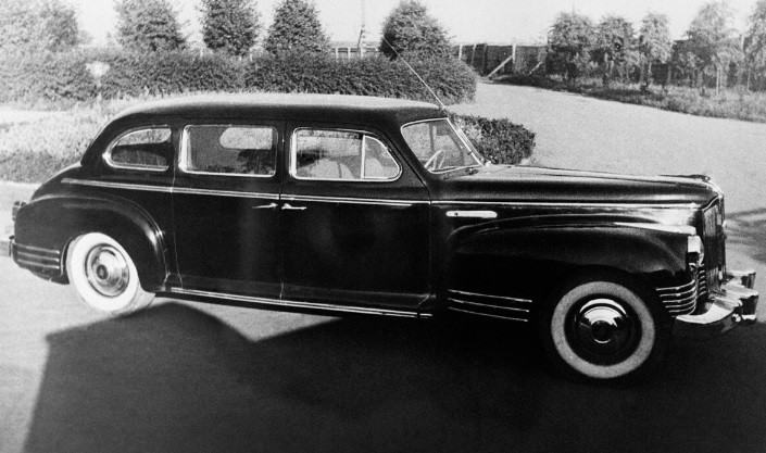 Về sau, nhà máy ZIS cải tiến mẫu ZIS-101 và cho ra đời xe bọc thép ZIS-115. Nhà lãnh đạo Stalin sử dụng chiếc xe này vào cuối những năm 1940. Chỉ có 65 chiếc ZIS-115 được Liên Xô xuất xưởng.