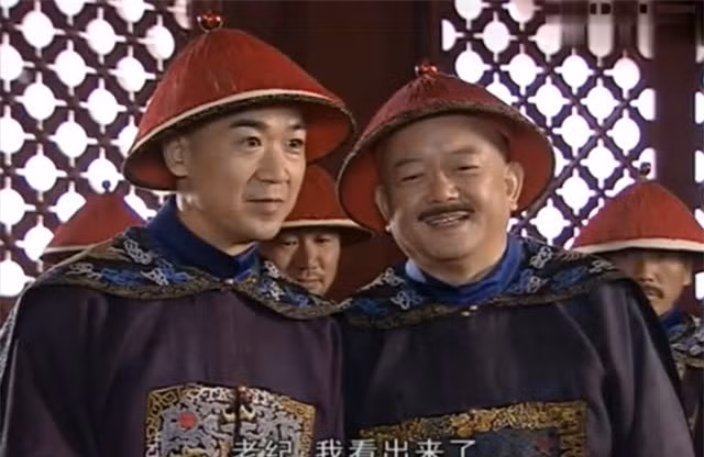 Vào năm 1771, khi cần soạn cuốn “Tứ khố toàn thư”, Càn Long cho gọi Kỷ Hiểu Lam về Kinh. Khi ấy, ông 47 tuổi. Sự nghiệp của Kỷ Hiểu Lam thăng hoa khi vua Gia Khánh lên ngôi, kế thừa ngai vàng từ vua cha.