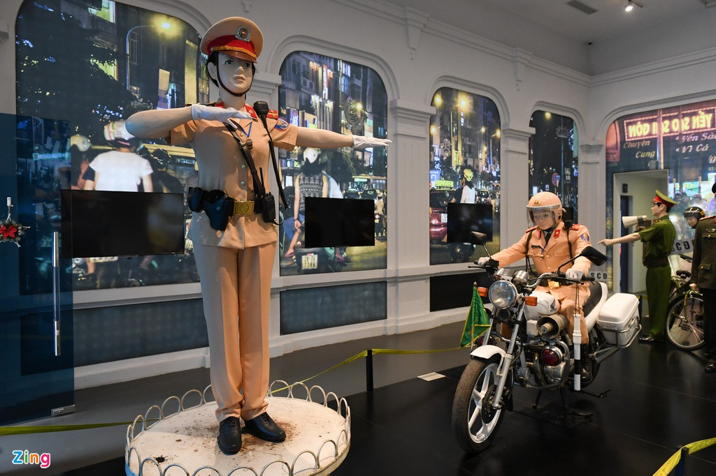 Trang phục CSGT mới dự kiến gồm quần áo dài tay, ngắn tay, áo mưa, giày, ủng, găng tay và mũ. Trong lần thay đổi sắp tới, màu sắc trang phục được giữ nguyên. Dự kiến chất liệu, thiết kế, kiểu dáng sẽ được cải tiến để phù hợp hơn với thời tiết và các điều kiện ngoại cảnh.