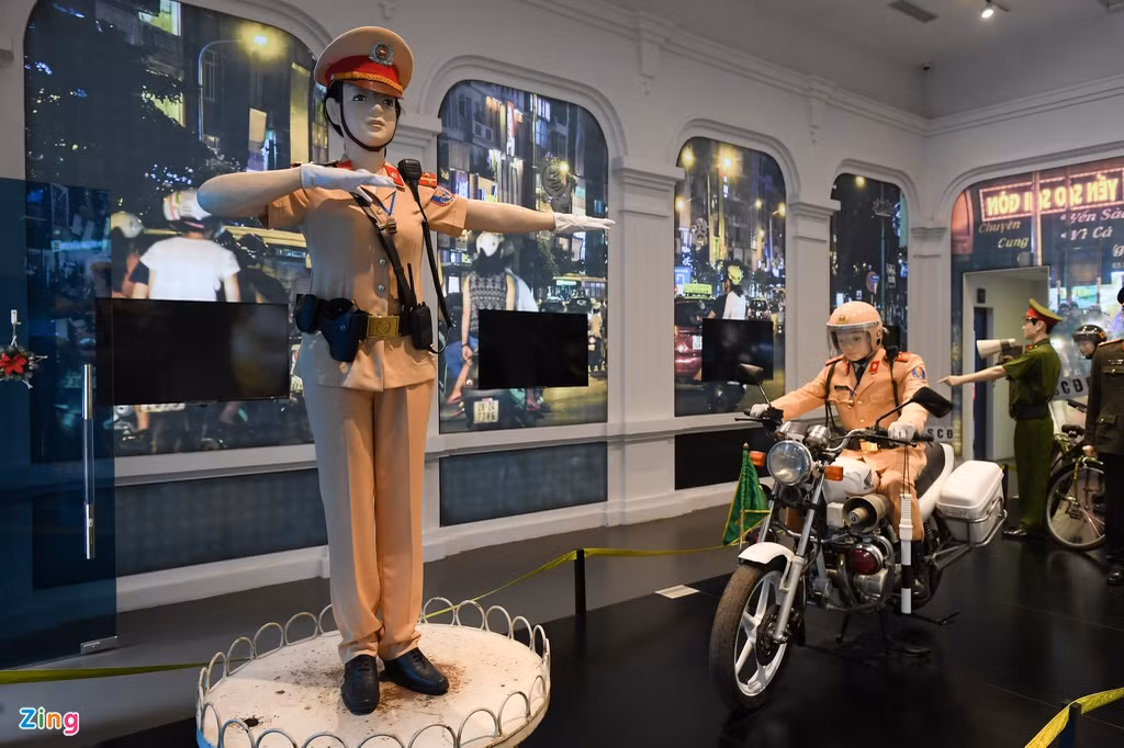 Trang phục CSGT mới dự kiến gồm quần áo dài tay, ngắn tay, áo mưa, giày, ủng, găng tay và mũ. Trong lần thay đổi sắp tới, màu sắc trang phục được giữ nguyên. Dự kiến chất liệu, thiết kế, kiểu dáng sẽ được cải tiến để phù hợp hơn với thời tiết và các điều kiện ngoại cảnh.