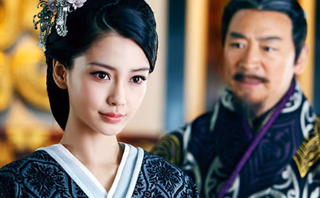 Lúc ghi chép cần phải chú ý xem đối tượng trước mặt là ai. Nếu đó là Hoàng đế và Hoàng hậu, thái giám không nên hỏi thêm mà chỉ cần ghi lại ngày, tháng, năm thị tẩm và đặc biệt là thời gian thị tẩm cũng phải ghi chú chi tiết.