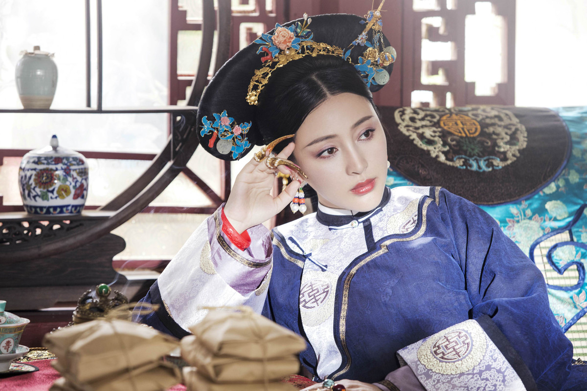 Dựa theo các ghi chép lịch sử, sau khi Hoàng đế sủng hạnh phi tử, thái giám sẽ đến hỏi Hoàng đế có muốn giữ lại hay không, có nghĩa là có giữ lại giống Rồng hay không, có cho phi tần kia có cơ hội mang thai hay không.