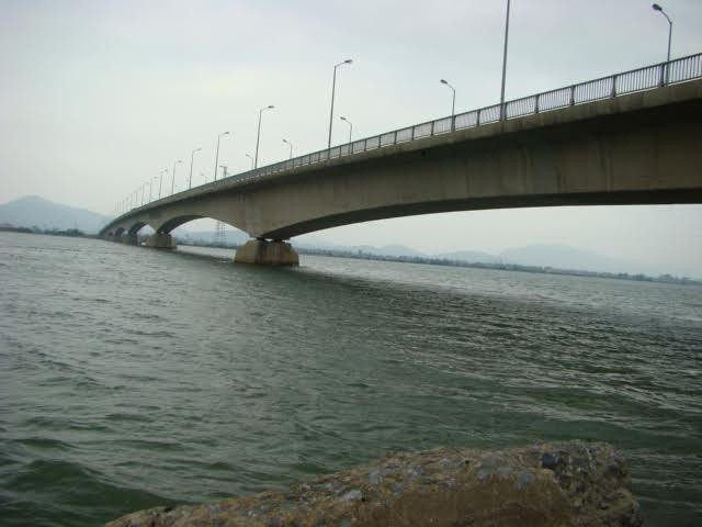 Năm 1627 chiến tranh bùng nổ, đến năm 1672, hai bên quyết định đình chiến, lấy sông Gianh (Quảng Bình) phân chia ranh giới giữa Đàng Trong và Đàng Ngoài.