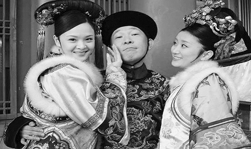 Khi Bắc Ngụy Hiếu Văn Đế xuất cung chinh chiến, Cao Bồ Tát nhân cơ hội trà trộn vào hậu cung và tư thông với các giai nhân trong hậu cung của nhà vua. Thậm chí, thái giám giả họ Cao ấy còn cả gan dâm loạn với Hoàng hậu.