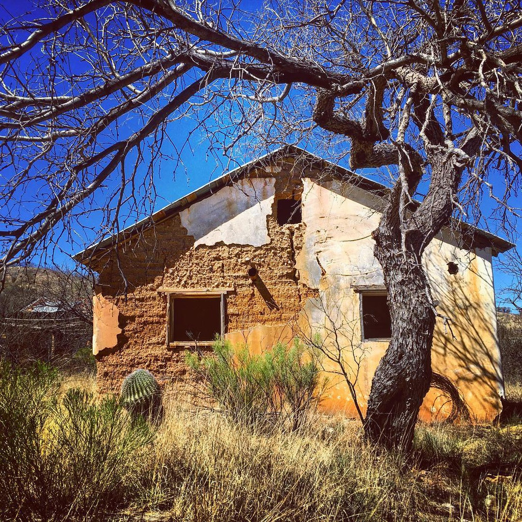 Ruby, Arizona là thành phố ma được bảo tồn tốt nhất ở Tây Nam nước Mỹ. Du khách có thể tham quan 25 tòa nhà bị bỏ hoang, bao gồm nhà tù, trường học và nhà ở.