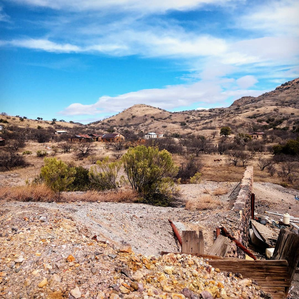 Với tài nguyên khoáng sản phong phú, Ruby thu hút nhiều người tìm đến khai thác. Sau khi các mỏ bị ngừng, thành phố chính thức bị bỏ hoang năm 1940. Ảnh: Thedreadedsunshi, 85701.