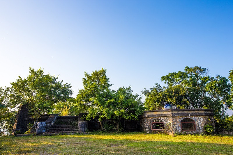 Năm 1936, khu nhà nghỉ dưỡng dành cho giới quân nhân và các tướng lĩnh được xây dựng. Ngoài nhà nghỉ còn có thêm cả ụ pháo khống chế và sân bay dã chiến.