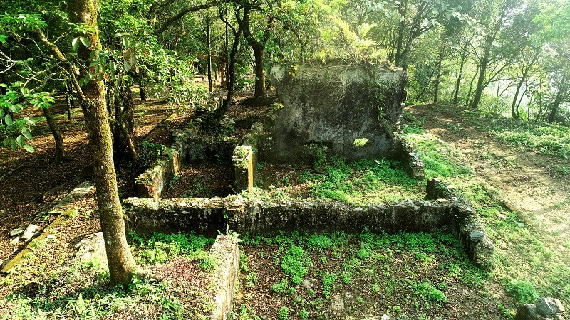 Nhiều công trình như biệt thự, nhà trẻ, trạm nghỉ quân sự, khu trại thanh niên... dần được xây dựng trên núi Ba Vì trong giai đoạn 1937-1941.