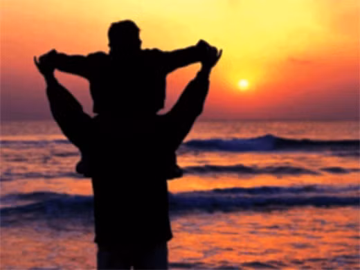 Theo sách “Đất lề quê thói”, “tía” là cách những người con của một số vùng ở Tây Nam Bộ gọi bố mình. Ngoài từ “tía”, họ còn dùng từ “cha”. Đây là hai từ biến âm từ tiếng Hán, được dùng quen thuộc trong cách xưng hô của con cái như là “cha mẹ”, “tía má”.