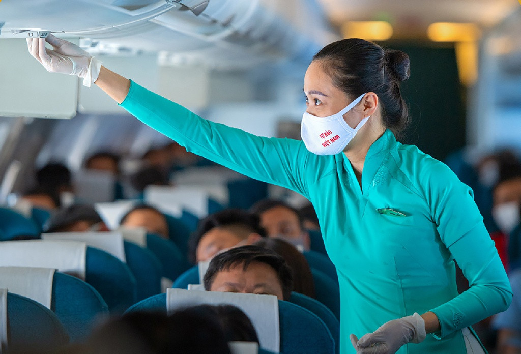 Hạng mục ảnh đơn, tác giả Trương Thế Cầu đạt giải Top 2 với tác phẩm: Chúng tôi an toàn thân thiện - ghi lại hình ảnh nữ tiếp viên của hãng Hàng không Quốc gia Việt Nam trong công việc thể hiện một Việt Nam an toàn, thân thiện và mến khách.